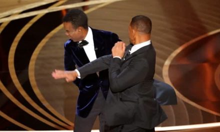 Insolite – En pleine cérémonie des Oscars, Will Smith porte une gifle au comédien Chris Rock…