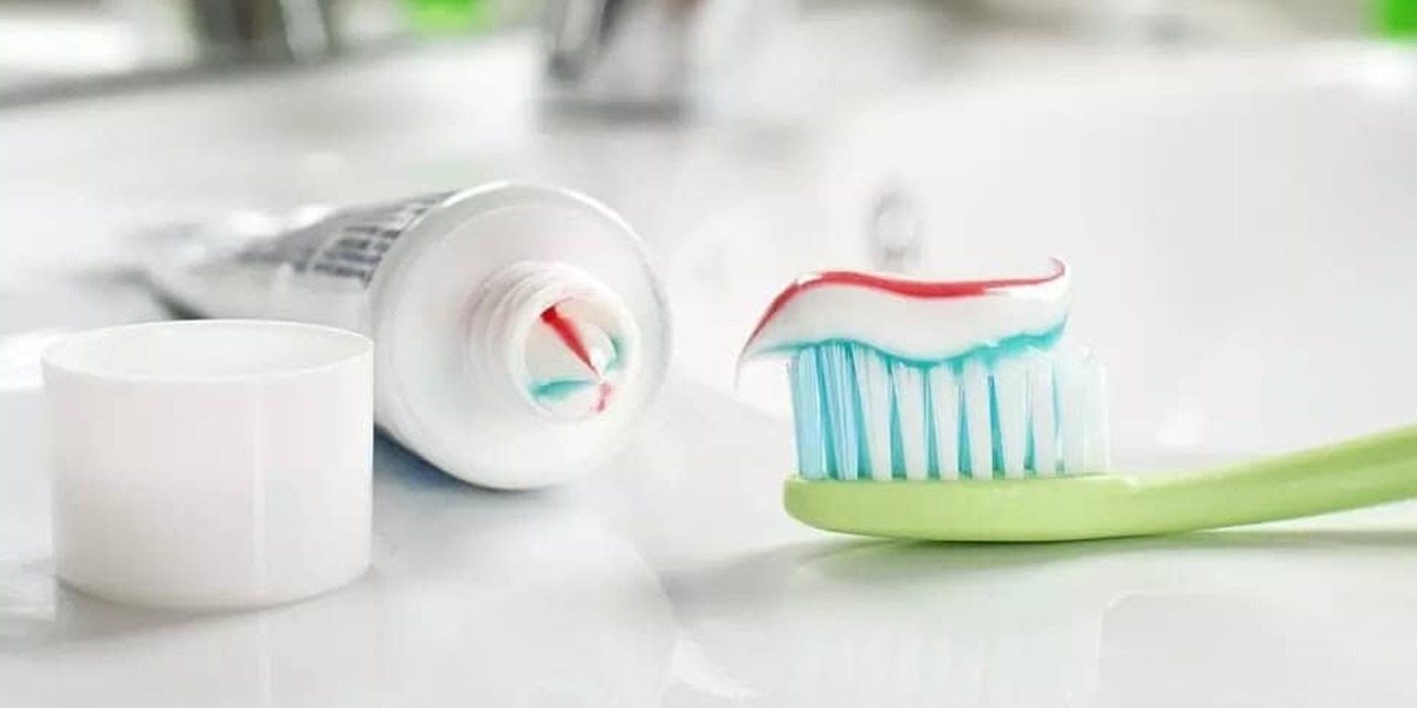 Quatre utilisations du dentifrice pour nettoyer des objets du quotidien
