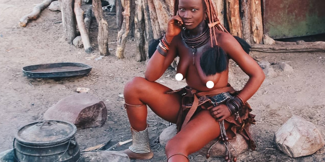 Voici comment les femmes de la tribu Himba prennent leur « bain »…