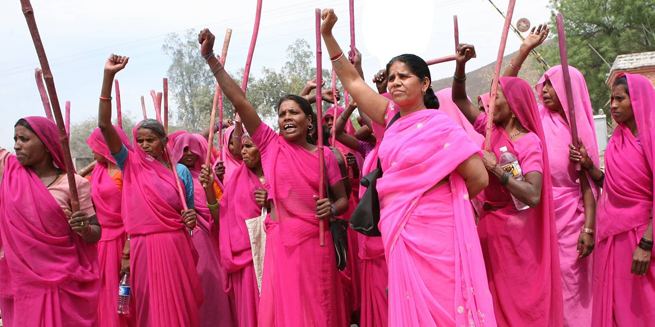 Le Gulabi Gang: Quand les femmes se rebellent en Inde…