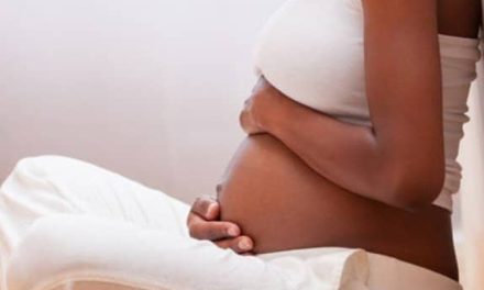 Pourquoi certaines femmes crachent beaucoup pendant la grossesse ?