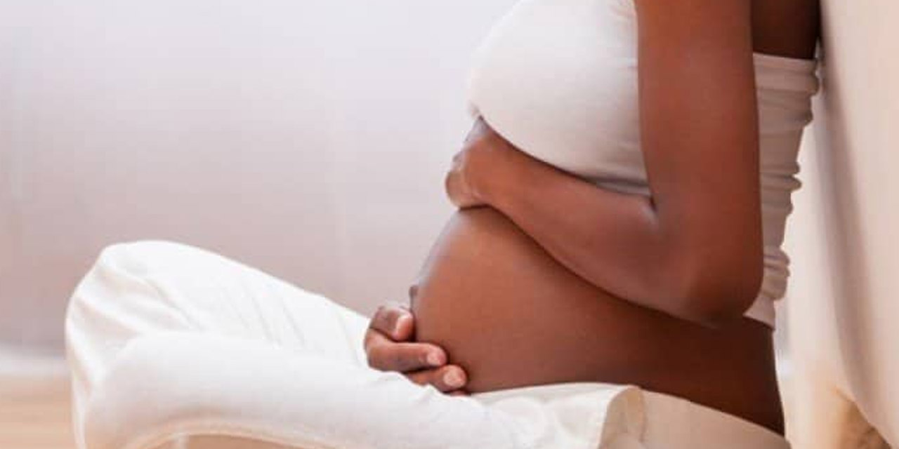 Pourquoi certaines femmes crachent beaucoup pendant la grossesse ?