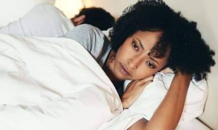 Vie de couples – Comment se débarrasser de ses complexes au lit ?